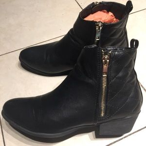 Charles Albert black booties